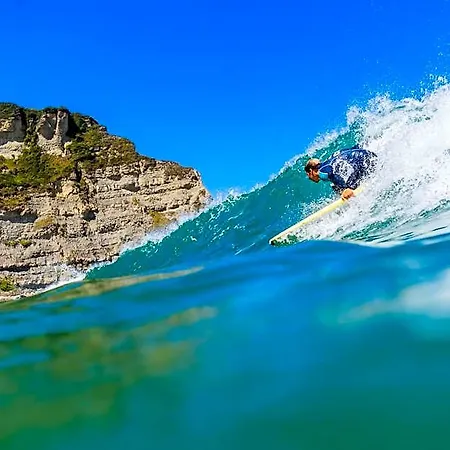 Liquid Surfhouse Hotel
