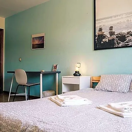 Liquid Surfhouse Hotel *