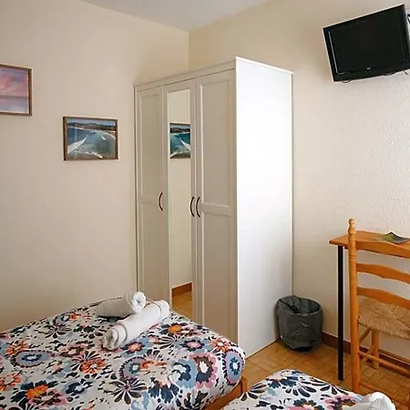 Liquid Surfhouse Hotel *