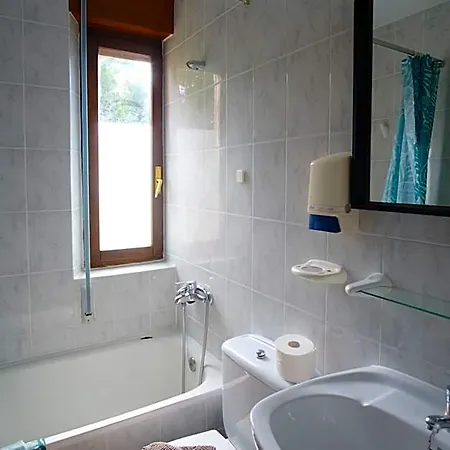 Liquid Surfhouse Hotel *